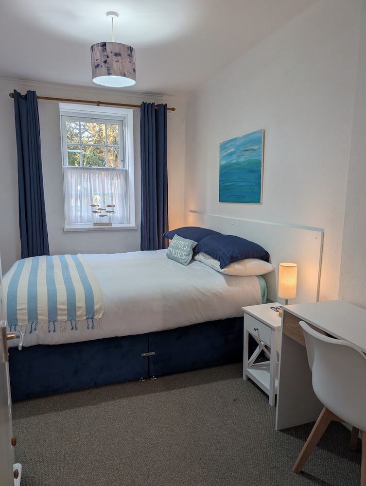 Rose Court Holiday Apartments — 4-Star Luxury Hotel in Torquay, United Kingdom
