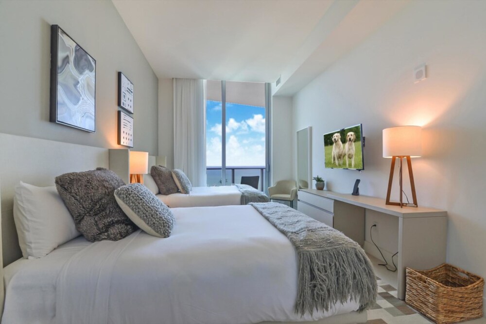 Contemporary Beach Resort Condos - photo 27