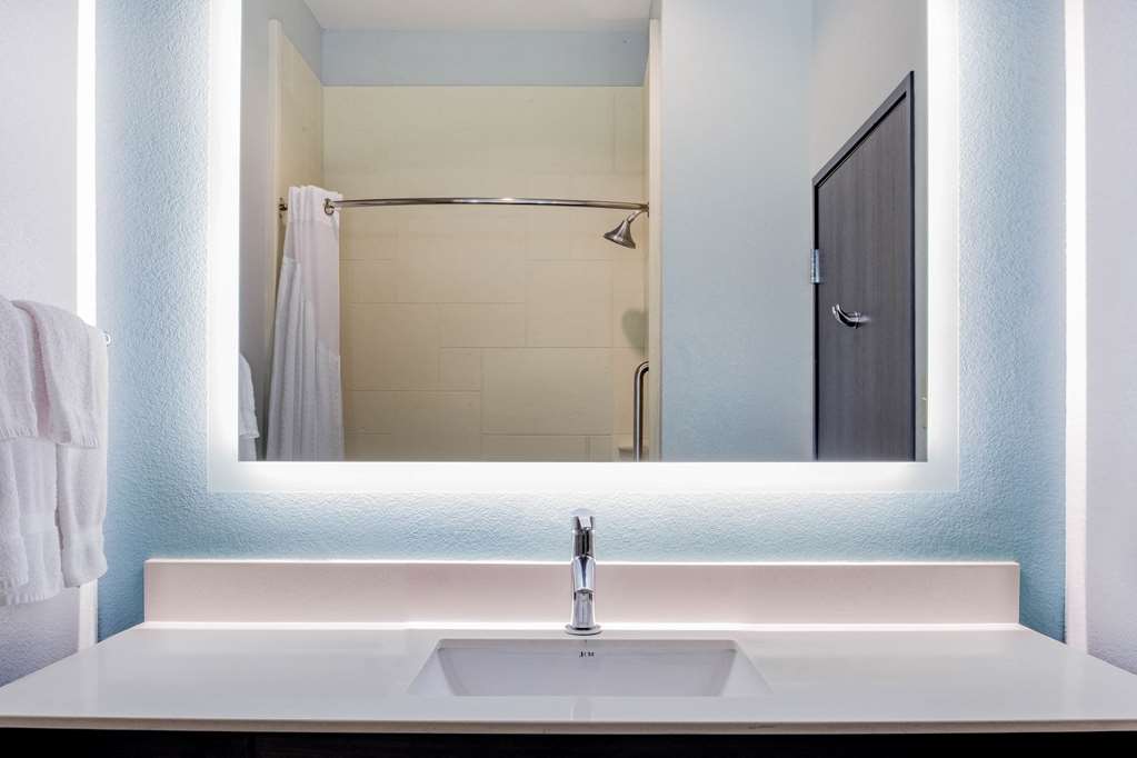 La Quinta Inn & Suites by Wyndham Northlake Fort Worth - photo 13