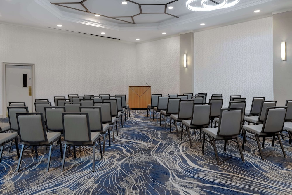 DoubleTree Suites by Hilton Hotel Mt. Laurel - photo 46
