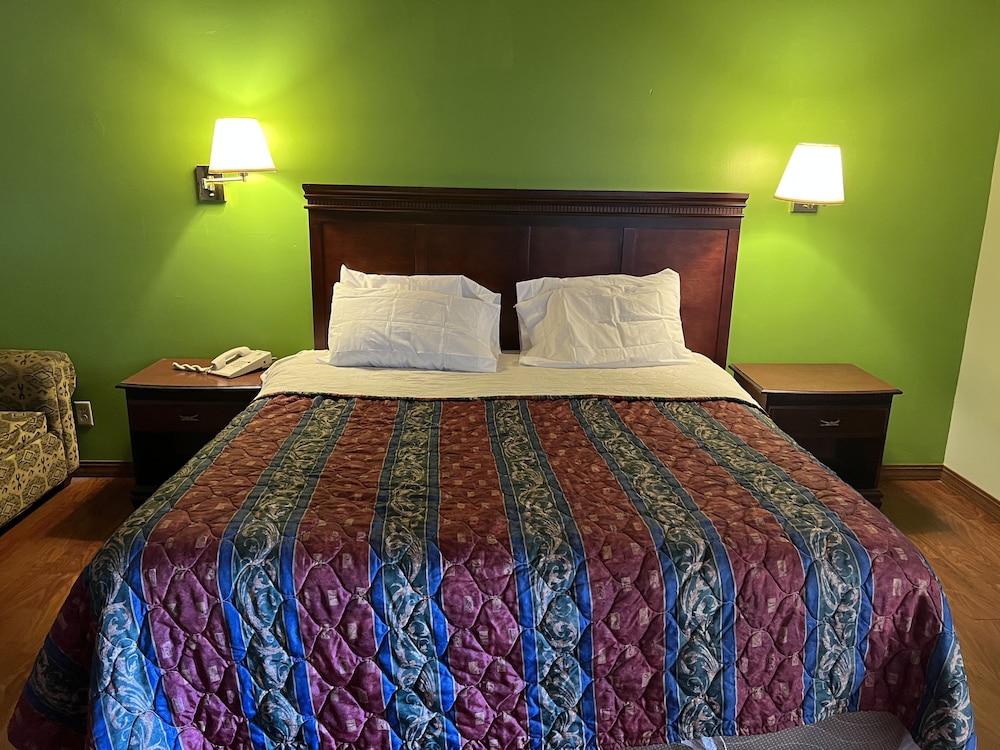 Town & Country Motel - photo 5