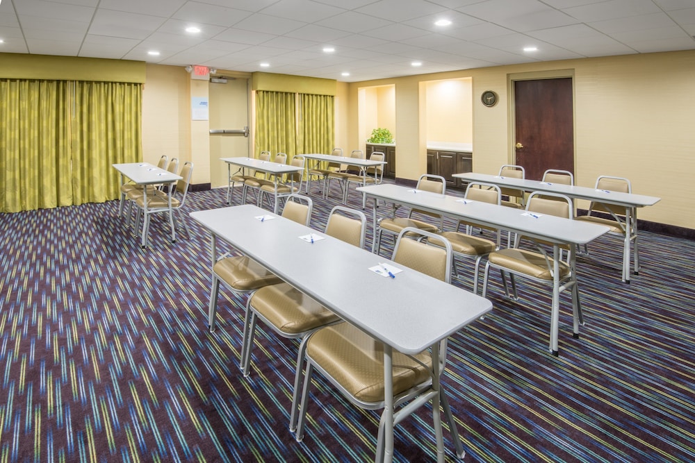 Holiday Inn Express & Suites Ashland by IHG - photo 37
