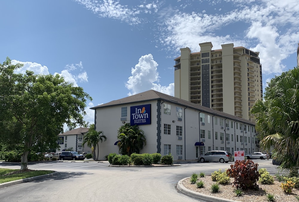 InTown Suites Extended Stay Fort Myers - photo 28