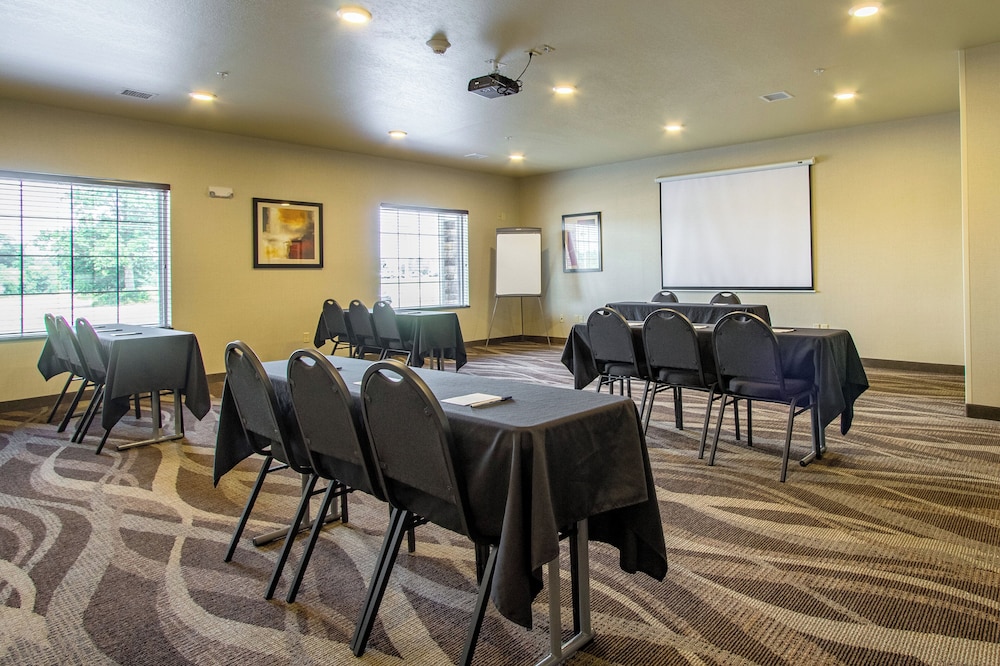 Cobblestone Hotel & Suites Orrville - photo 45