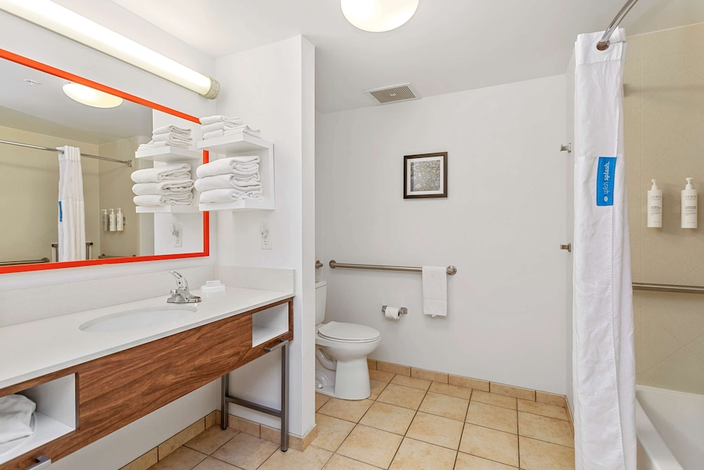 Hampton Inn & Suites Orlando Apopka - photo 55