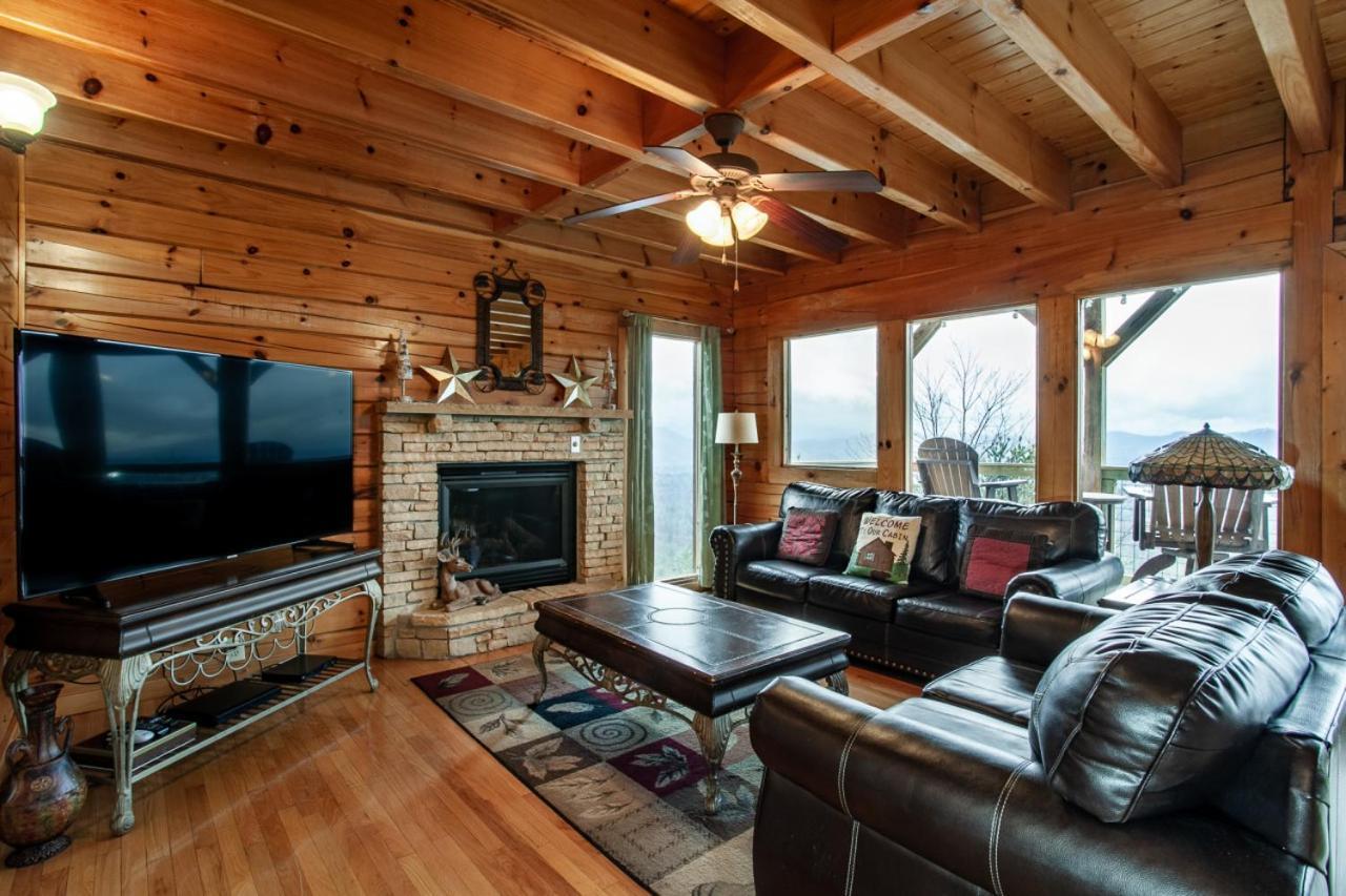 A Shining Starr Beautiful MTN Views Hot Tub in Sevierville, United States