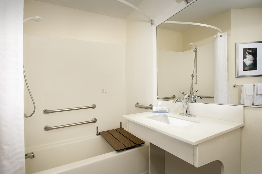 Candlewood Suites Richmond South an IHG Hotel - photo 5