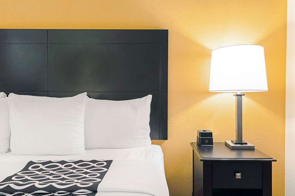 La Quinta Inn & Suites by Wyndham Stillwater University Area - photo 9