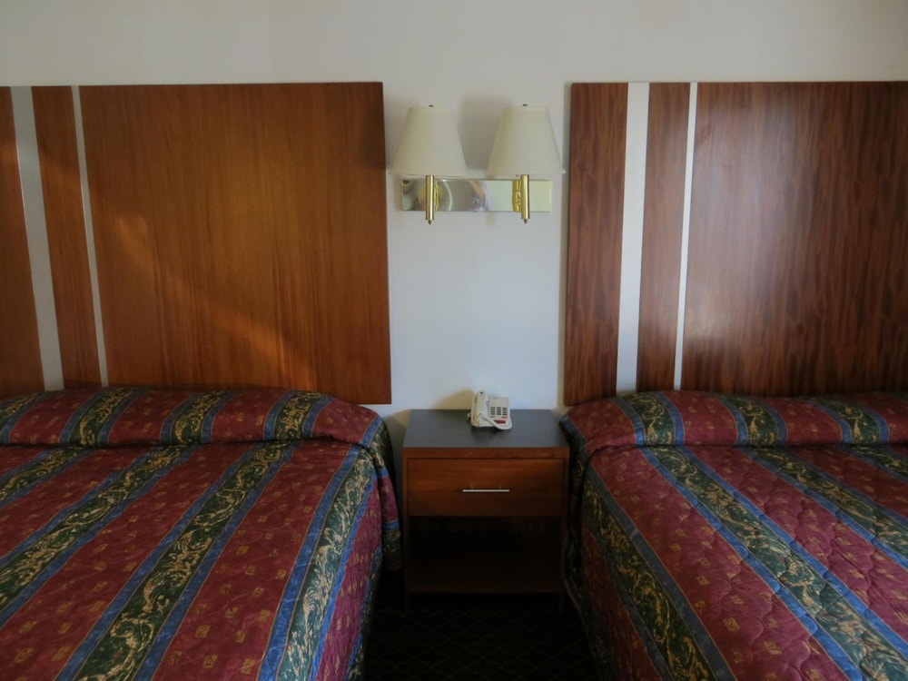 Riverside Inn & Suites - photo 26