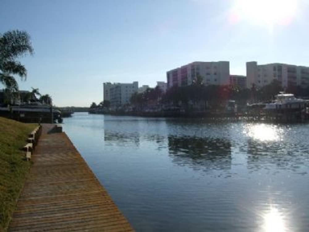 Estero Yacht & Racquet 218 Fort Myers Beach — 4-Star Luxury Hotel in Fort Myers Beach, United States