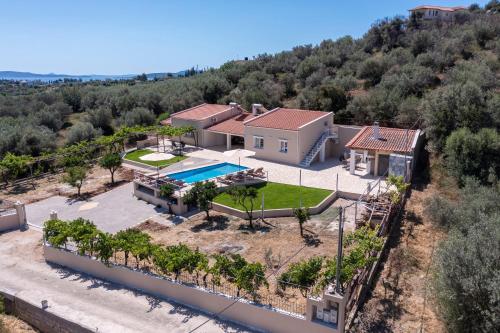 Tolo Villa Natura with Pool for 8 Private Luxury Accommodation — 4-Star Luxury Hotel in Tolon, Greece