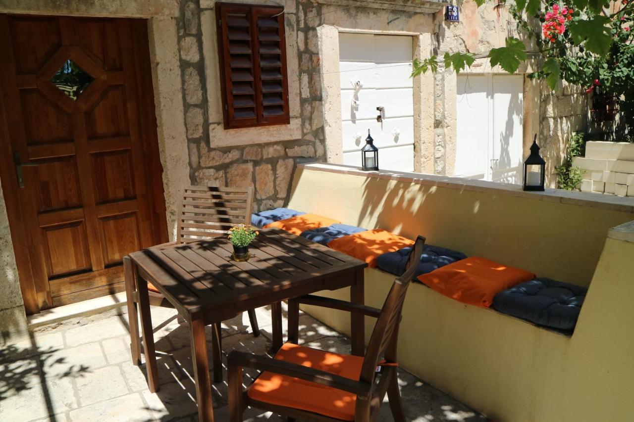 Studio Apartments & Rooms Lela Sipan Island