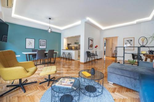 Spacious & bright 2br apt in hip Pangrati Athens — 4-Star Luxury Hotel in Athens, Greece