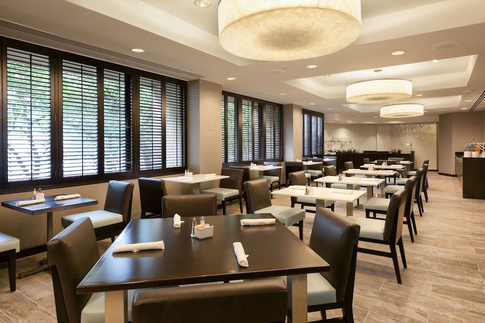 DoubleTree by Hilton Hotel & Suites Houston by the Galleria - photo 45