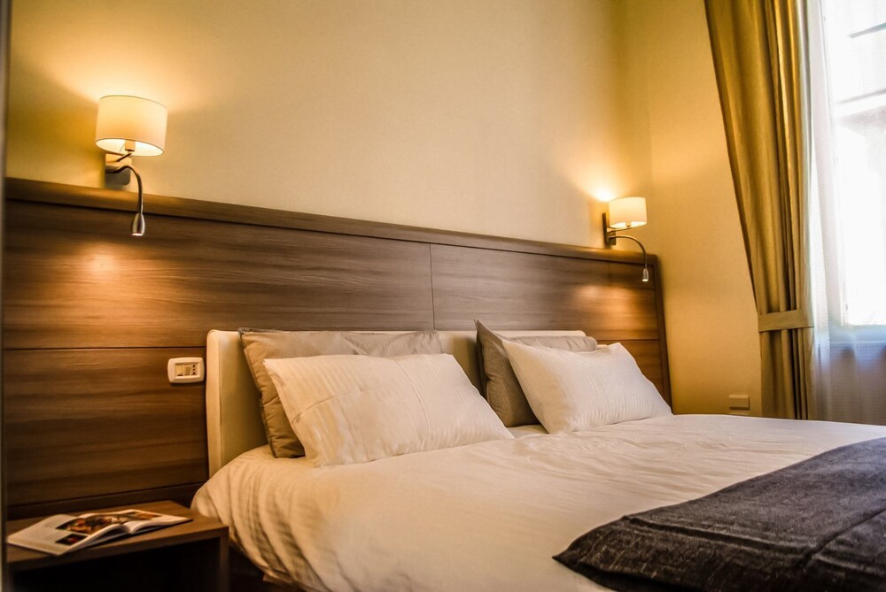 Daybreak B&B — 4-Star Luxury Hotel in Naples, Italy