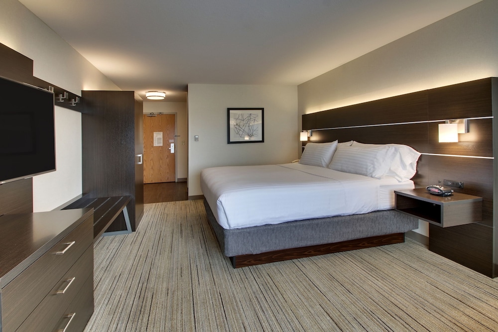 Holiday Inn Express & Suites Morris by IHG - photo 12