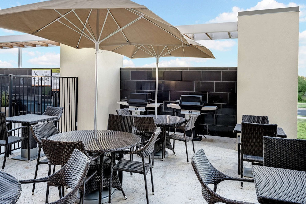 Home2 Suites by Hilton Austin Airport - photo 31