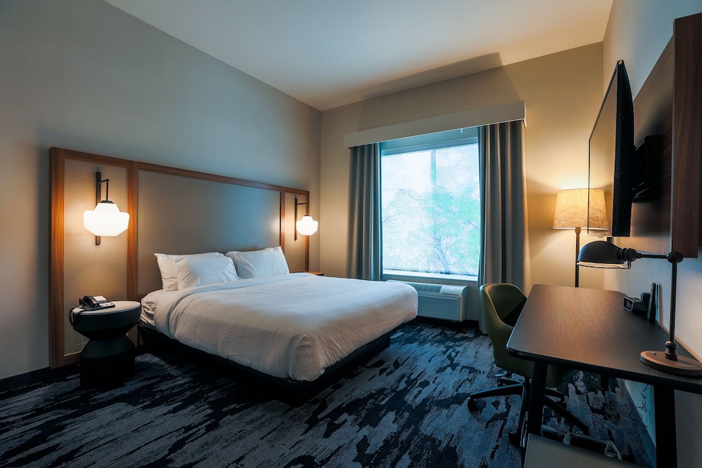 Fairfield Inn & Suites by Marriott Marquette - photo 17