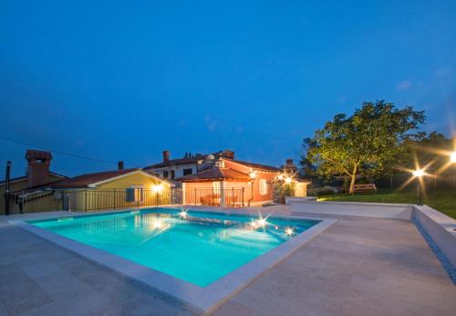 Villa Maslina a charming and private villa 15 km from the sea — 4-Star Luxury Hotel in Pican, Croatia