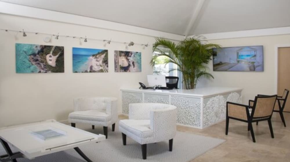 Azura Bermuda — Unknown City — photo 4