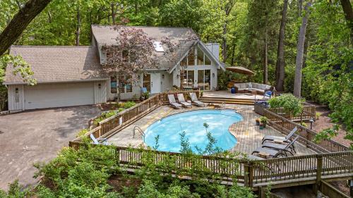 Treehouse Oasis — 4-Star Luxury Hotel in New Buffalo, United States