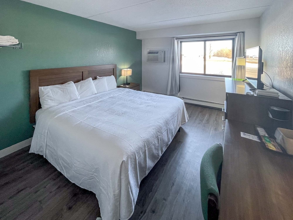 River Bend's Walleye Inn - carbon neutral hotel in Baudette