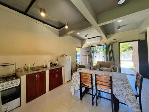 Alojamiento a 3 cuadras de la playa in Carmen Del Parana, Paraguay