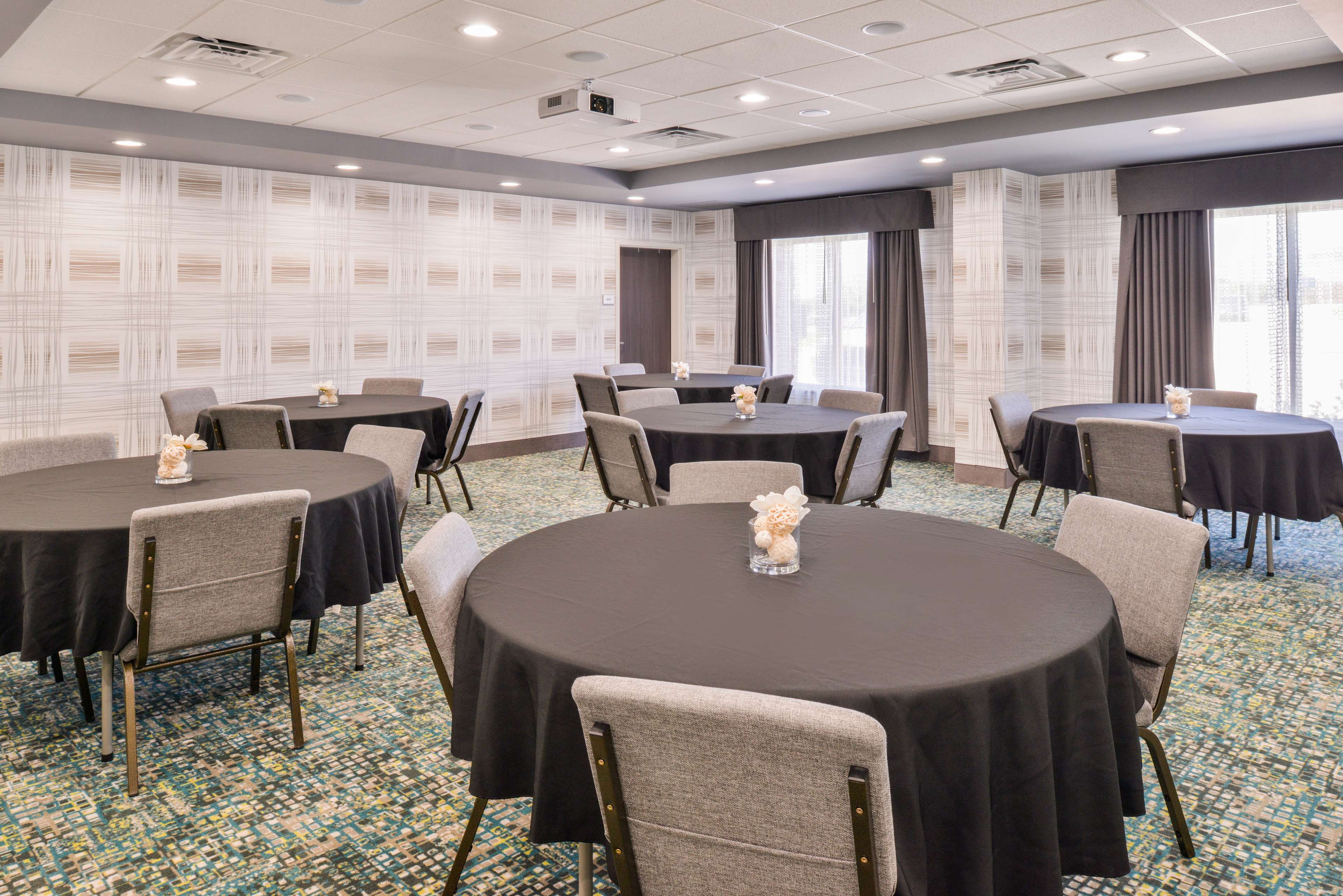 Hampton Inn Emporia - photo 25