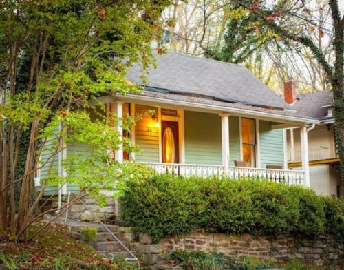 Cricket Cottage — 4-Star Luxury Hotel in Eureka Springs, United States