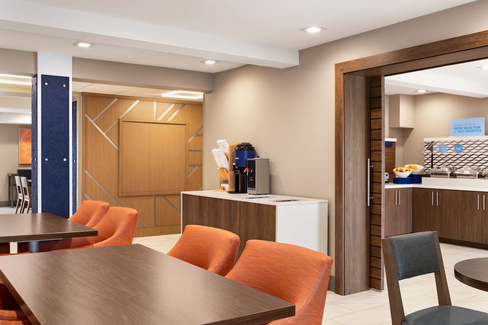 Holiday Inn Express Bowling Green by IHG - photo 24