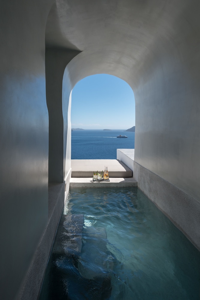 Echoes Luxury Suites — Oia — photo 4