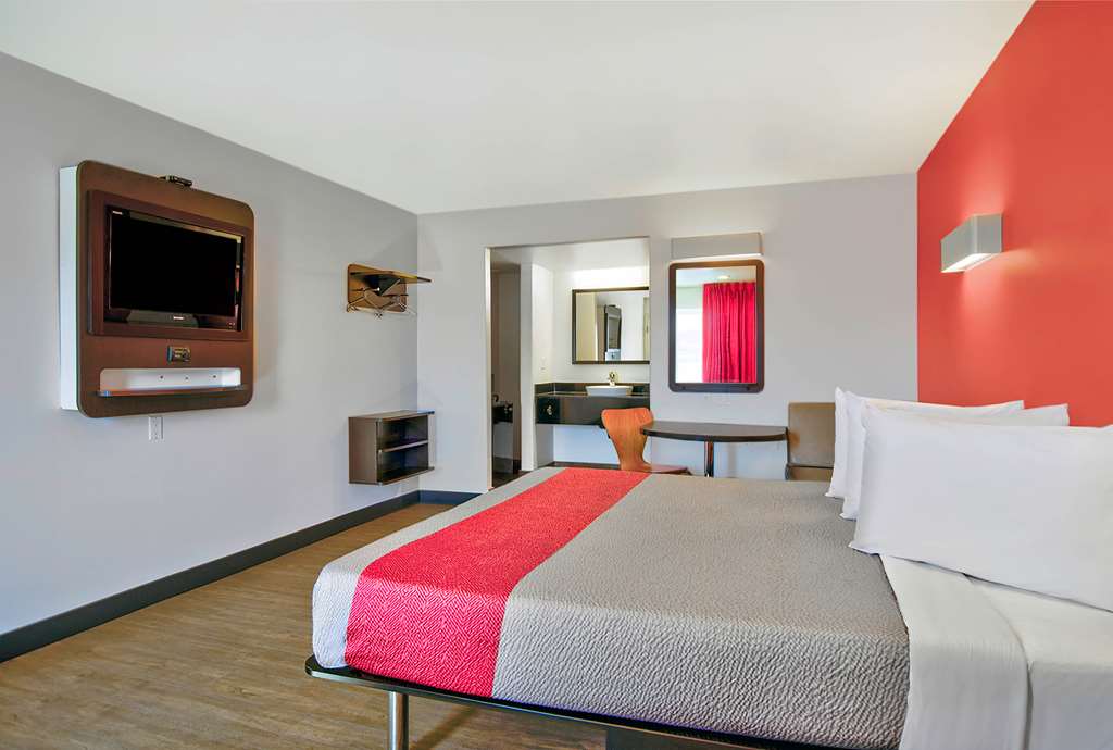 Motel 6 Victorville Desert Express - photo 11