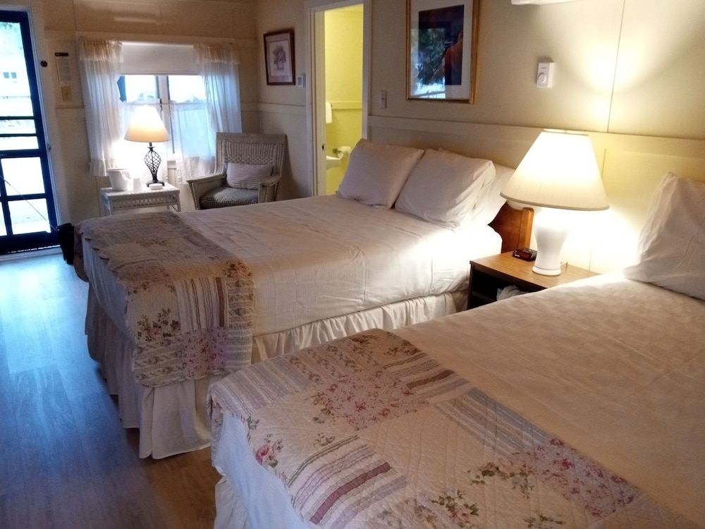 The High Tide Inn - photo 27