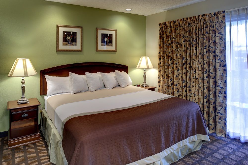 Orangewood Suites Hotel - photo 9