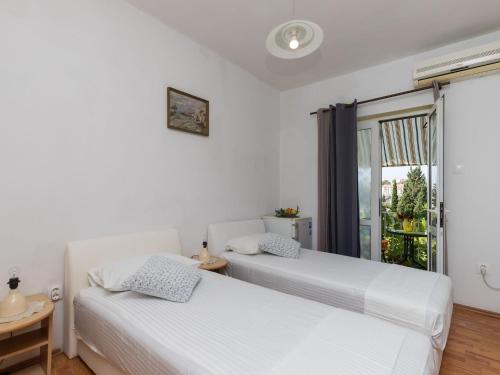 Guest House Bradas Twin Room with Shared Bathroom No4