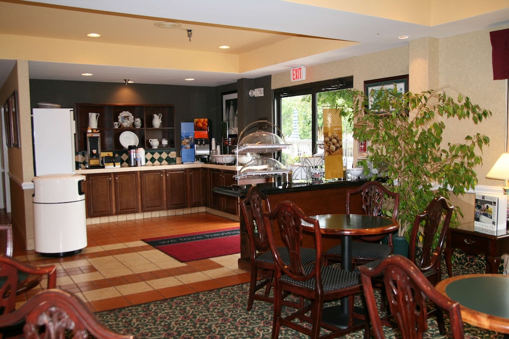 Hampton Inn Laurinburg - photo 22