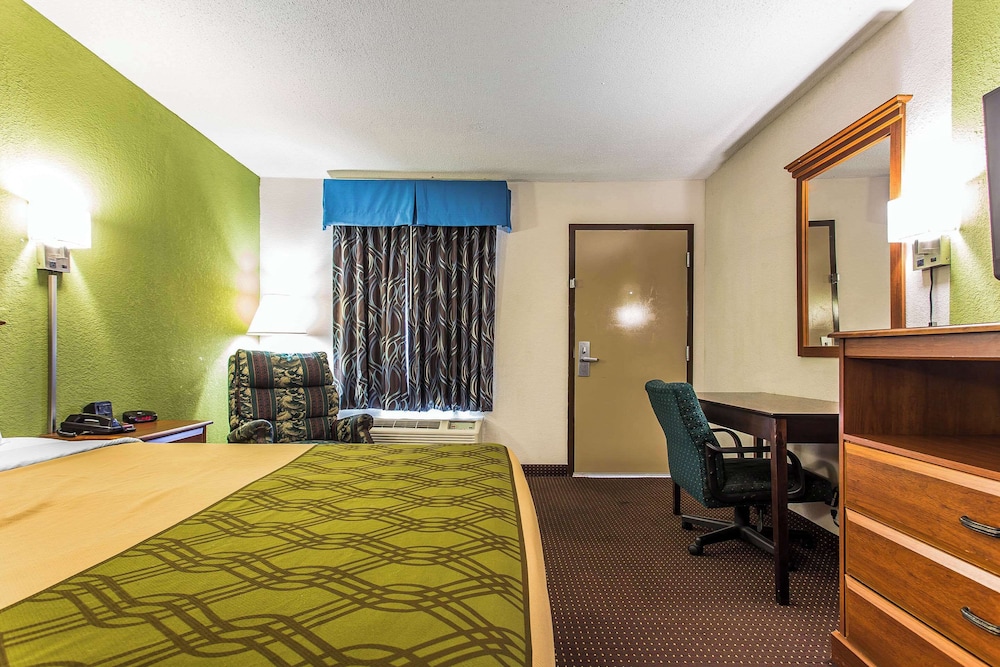 Econo Lodge Elizabeth City - photo 17