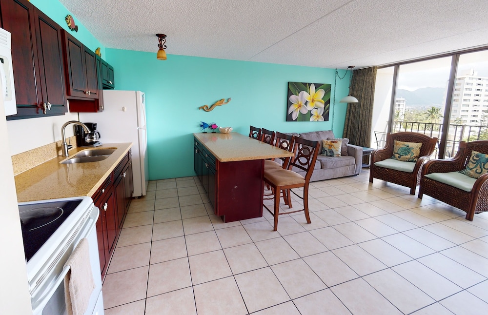 Waikiki Banyan High Level Condo with Private Lanai by Koko Resort Vacation Rentals - photo 44