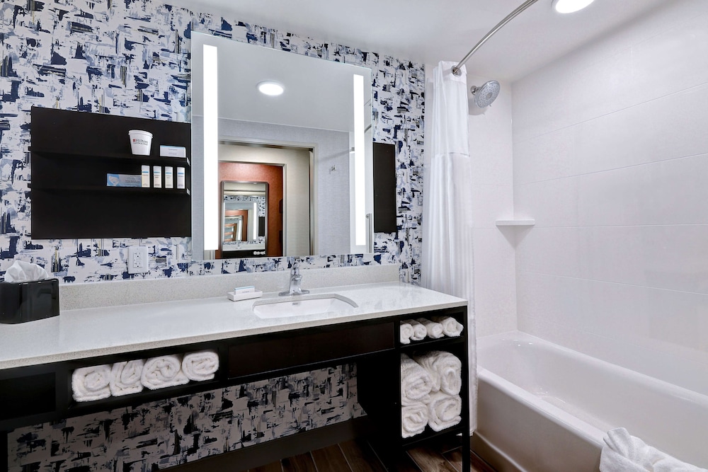 Hilton Garden Inn Cedar Rapids - photo 32
