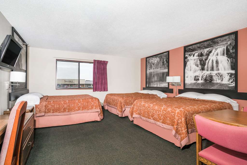 Super 8 by Wyndham Perham - photo 18