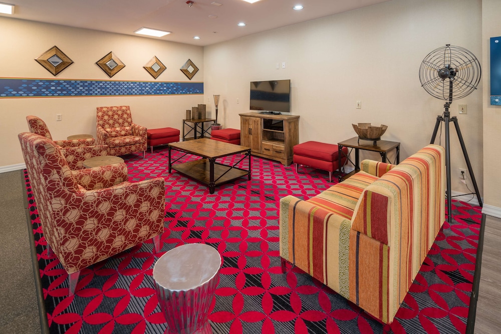 Hampton Inn Livermore - photo 24