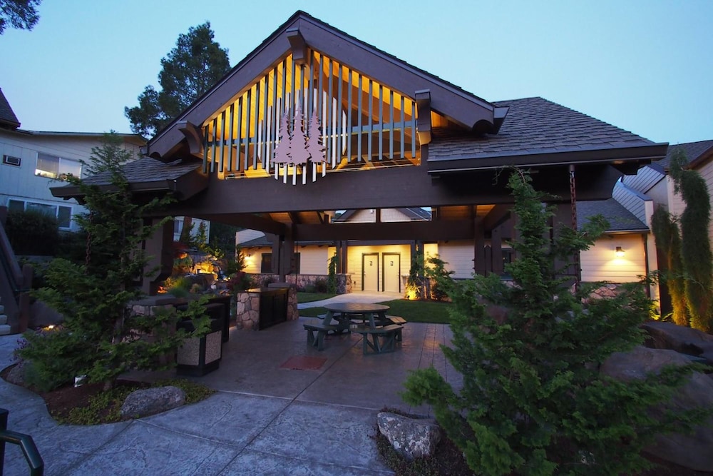 Redwood Garden Inn - photo 26