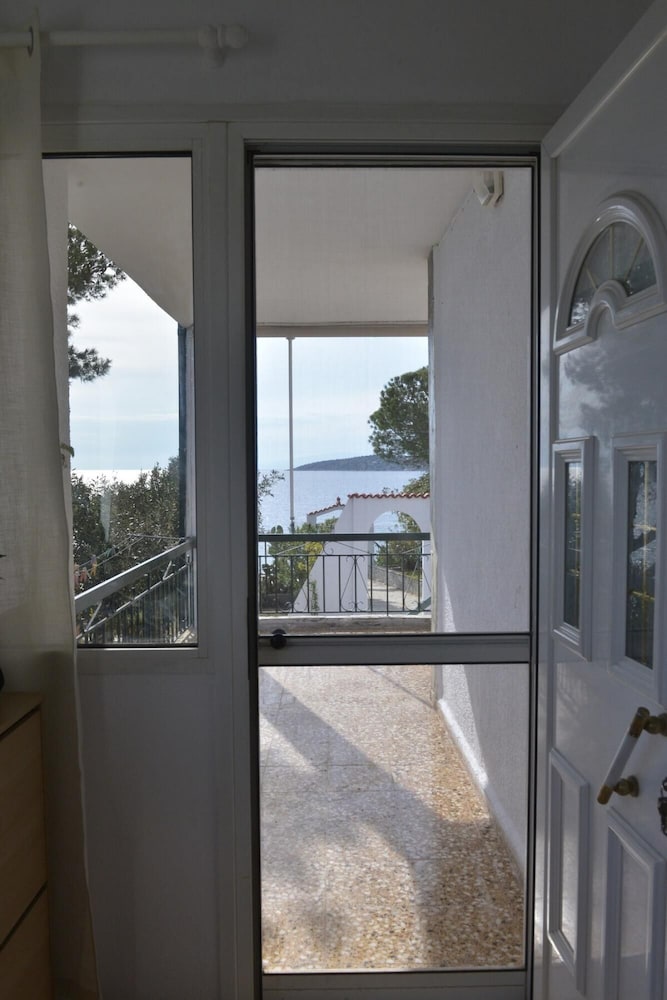 Salamis Beachfront House — Salamina — photo 4