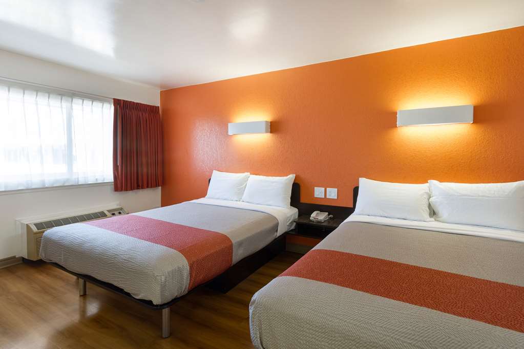 Motel 6 Claremont CA - photo 17