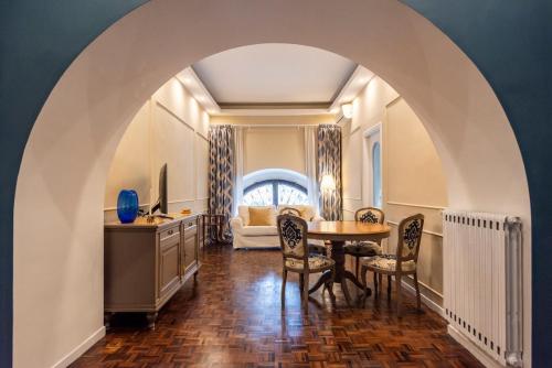 1912 Marinelli House — 4-Star Luxury Hotel in Naples, Italy