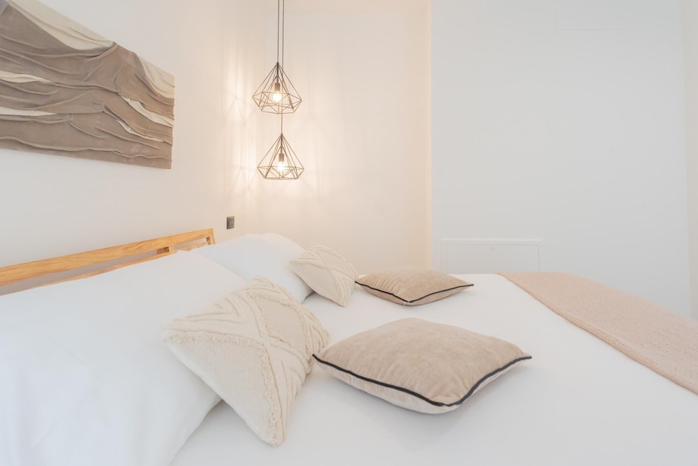Enchanted Como Lake City Apartment 2 by Rent All Como — 4-Star Luxury Hotel in Como, Italy