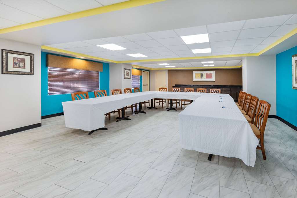 Days Inn by Wyndham Fredericksburg North - photo 35