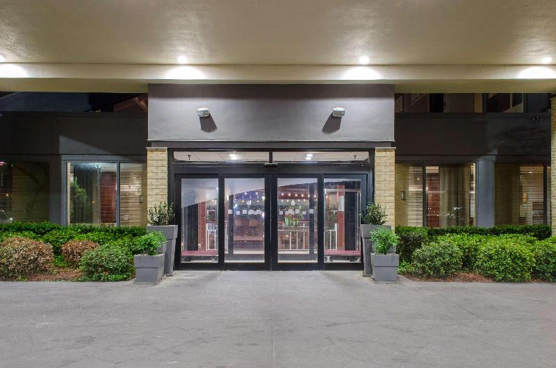 Ramada by Wyndham Shreveport Airport - photo 3