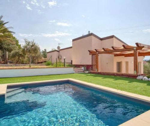 Villa Laura — 4-Star Luxury Hotel in Cefalu, Italy