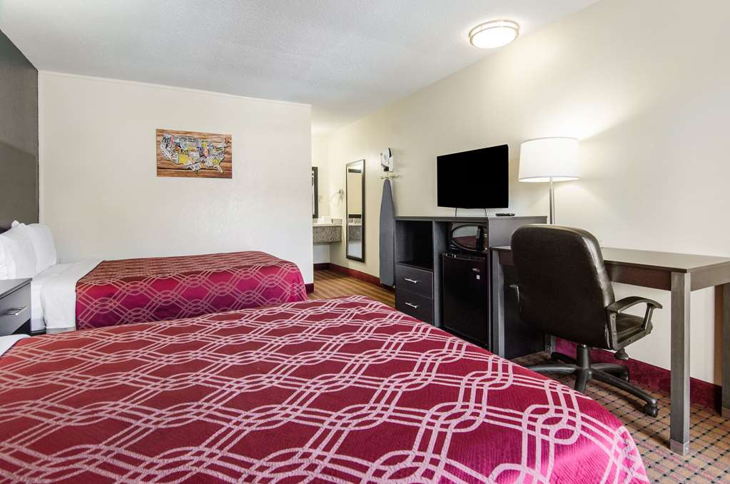 Econo Lodge Near Motor Speedway - photo 17